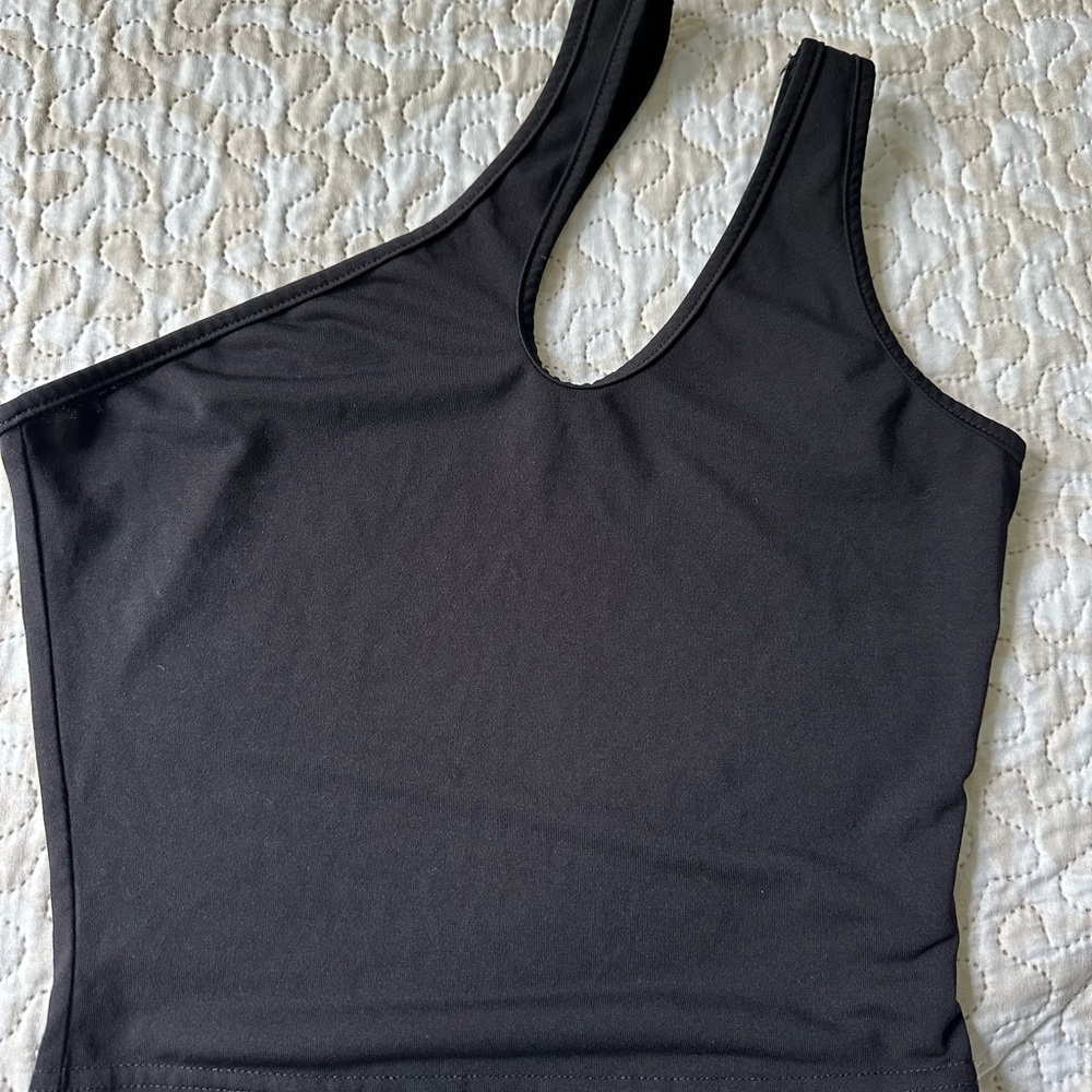 Black One-Shoulder Tank Top